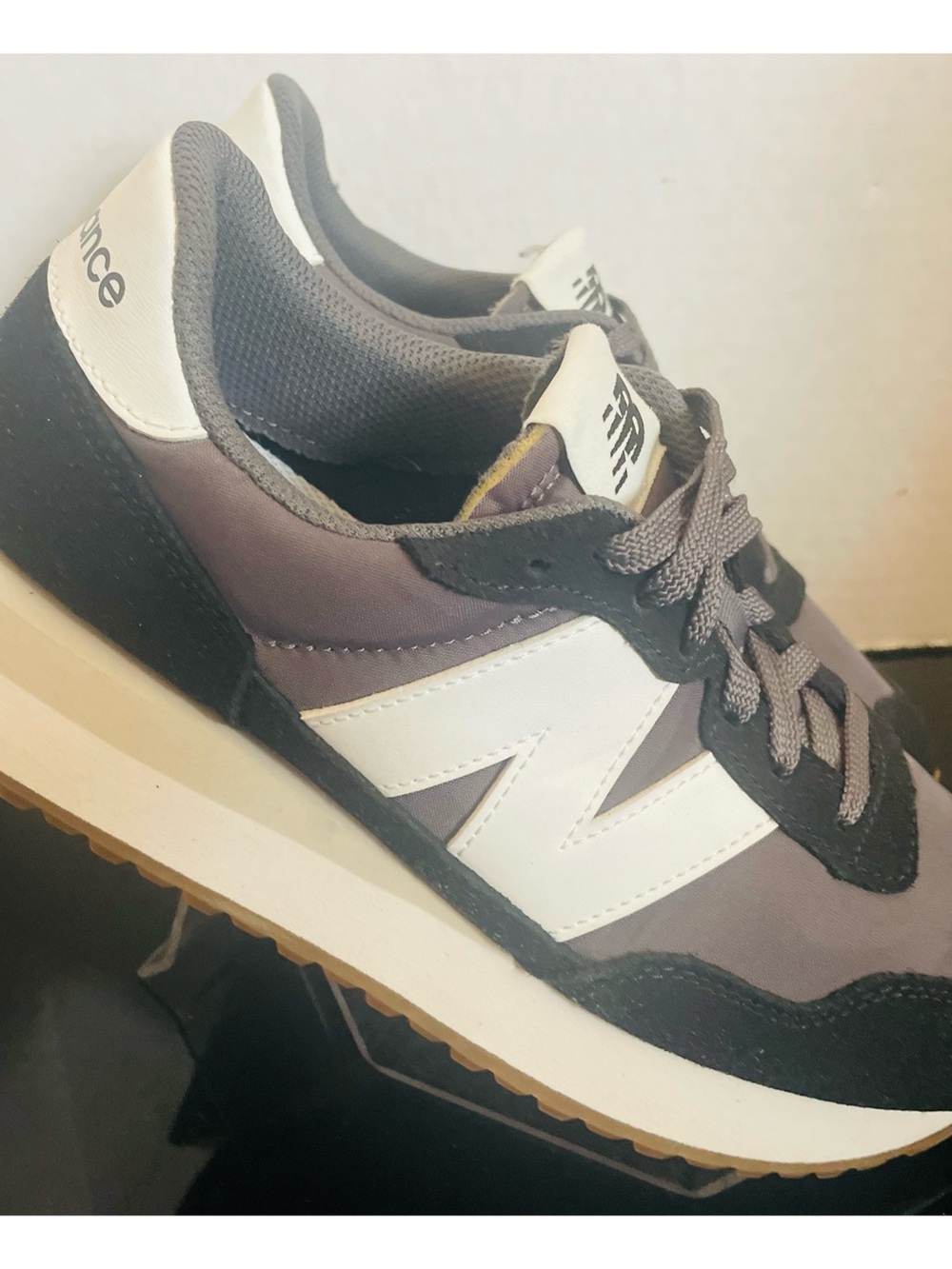 NEW BALANCE
WOMENS 237 Low Top SNEAKER  WMS SZ 8 Black Magnet - Picture 3 of 11